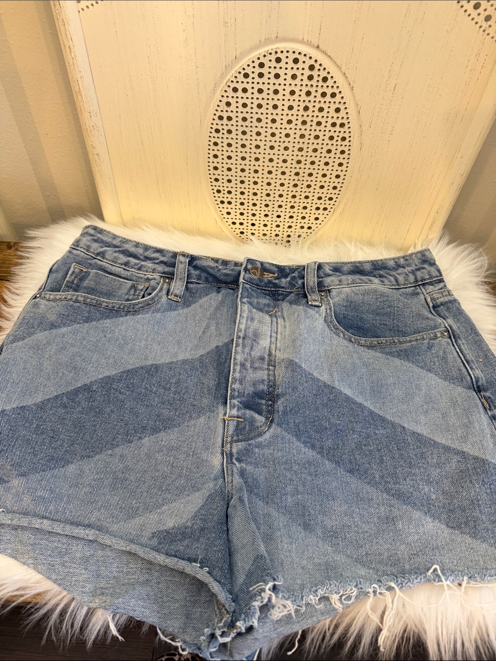 High-Rise Vigoss Wave-Pattern Denim Shorts - Light & Medium Blue Sz-31